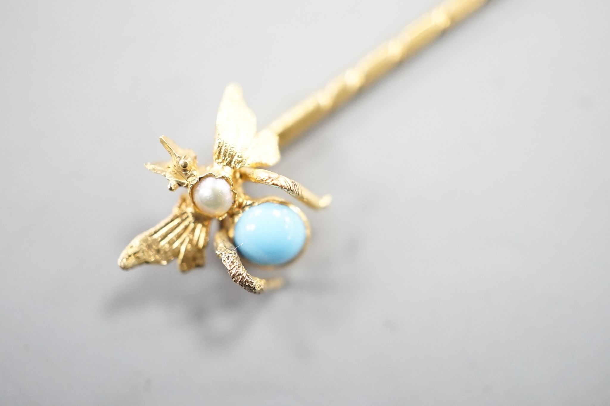 An Edwardian yellow metal, turquoise and seed pearl set bug stick pin, 65mm, gross weight 1.4 grams.